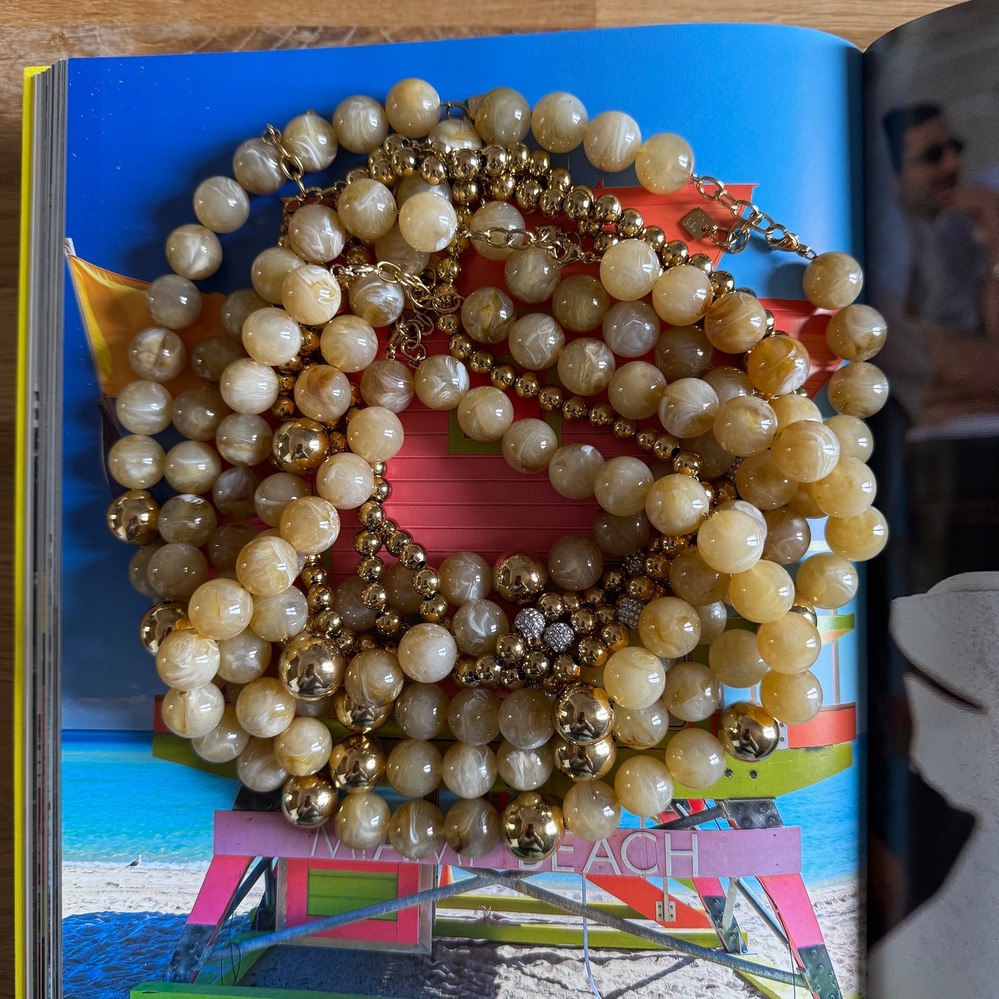 Collier boules sable
